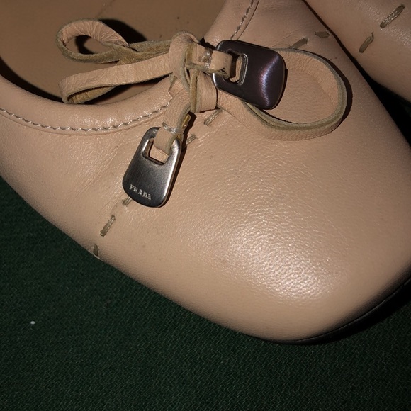 Prada - Picture 2 of 8